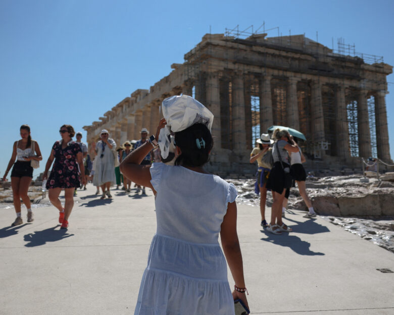 Καιρός: Αρχίζουν οι χειρότερες ημέρες του καύσωνα – 44άρια και ακραία θερμική επιβάρυνση