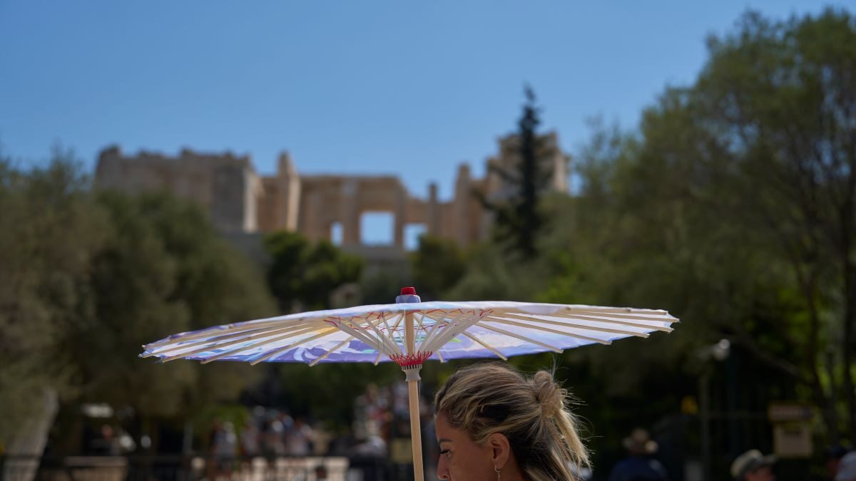 Στον κλοιό του καύσωνα η Ελλάδα