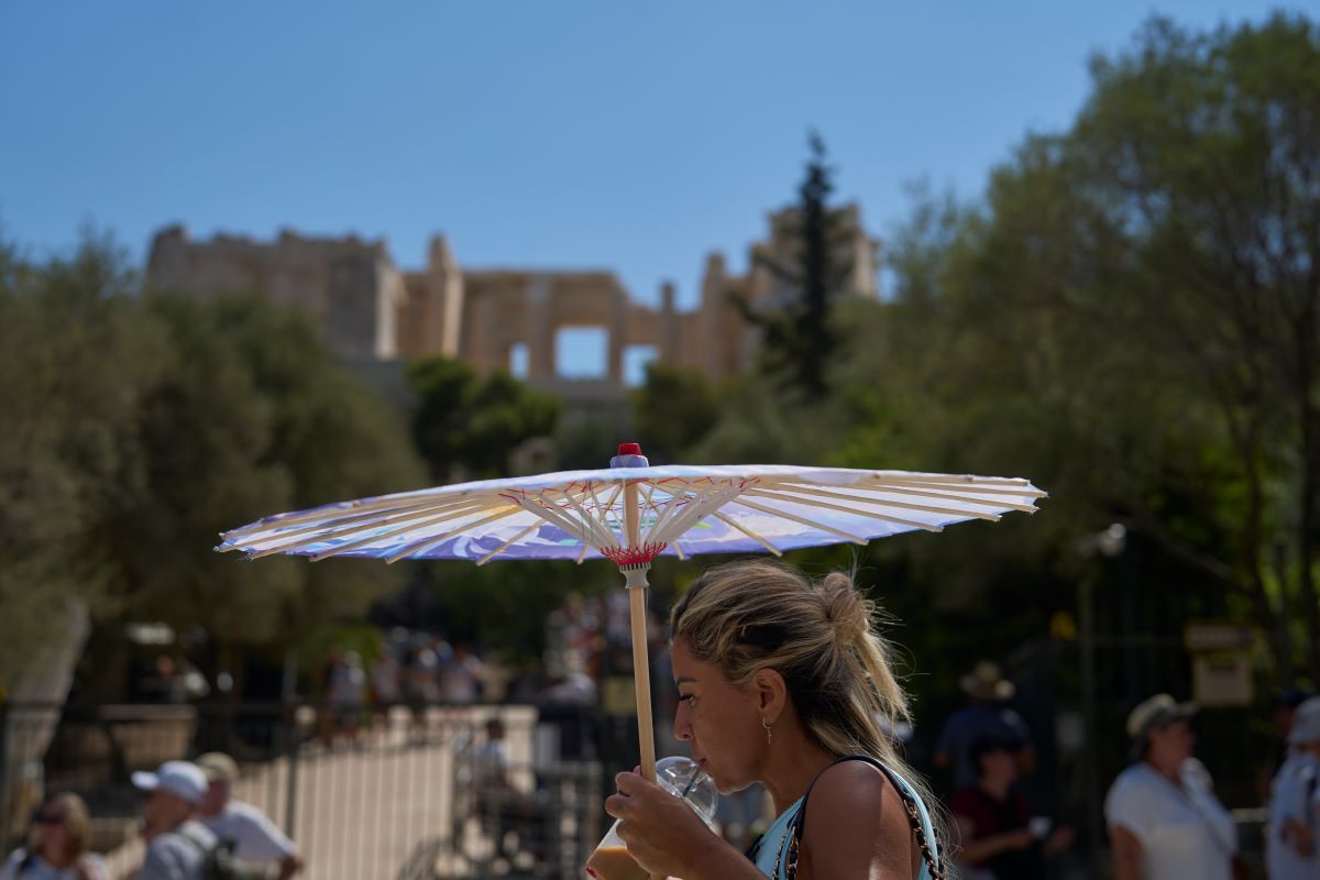 Στον κλοιό του καύσωνα η Ελλάδα
