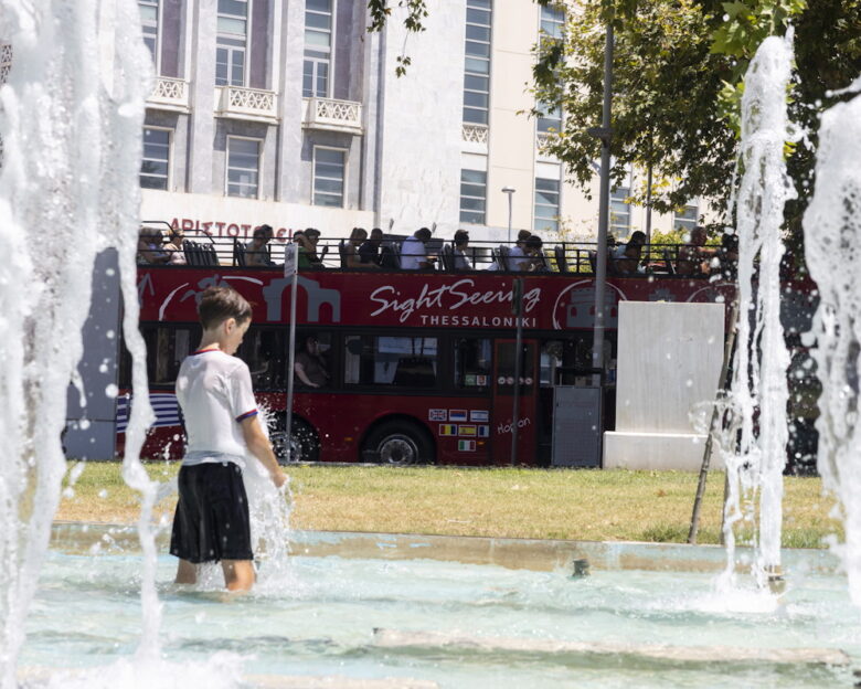 Καιρός αύριο: Αποπνικτική η ατμόσφαιρα με το θερμόμετρο να φτάνει τους 44 βαθμούς Κελσίου