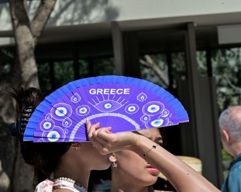 Καιρός: Γυρίζουν τα μελτέμια από την Κυριακή – Ανεβαίνει η θερμοκρασία την άλλη εβδομάδα