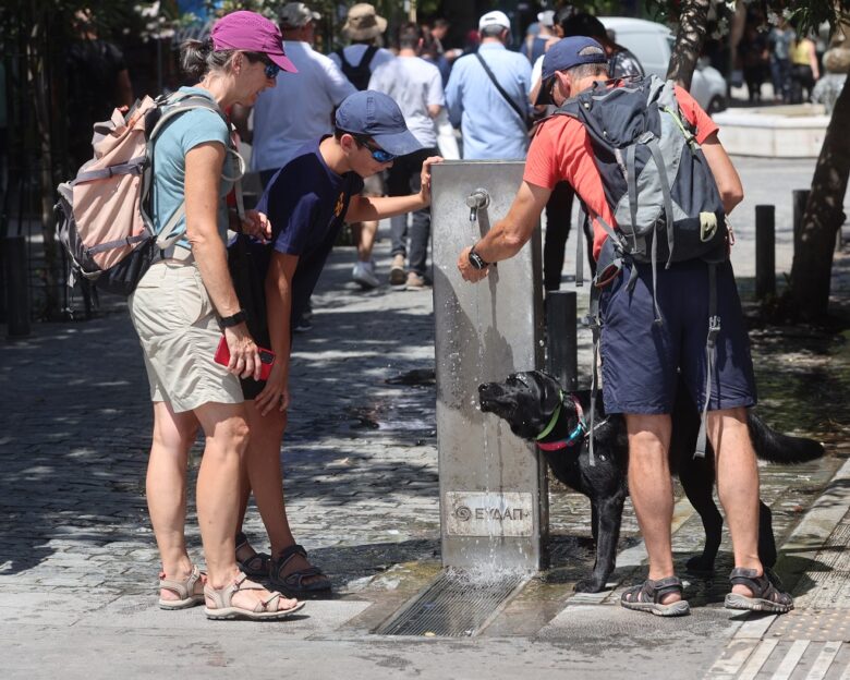 Καιρός: «Εμπρηστικό» κοκτέιλ με 38αρια και μελτέμια την Παρασκευή – Ακολουθεί καύσωνας διαρκείας