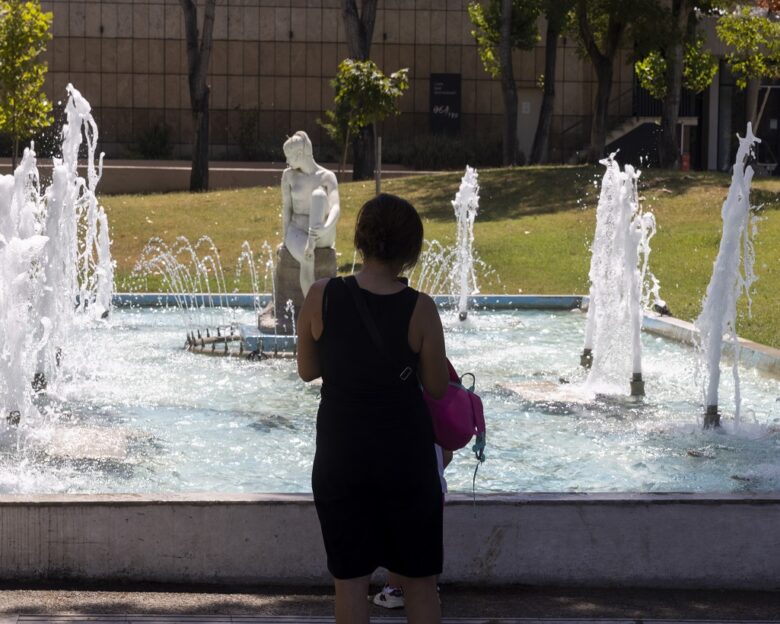 Καιρός: Ο καύσωνας «ψήνει« όλη τη χώρα – Έσπασε το φράγμα των 45 βαθμών Κελσίου