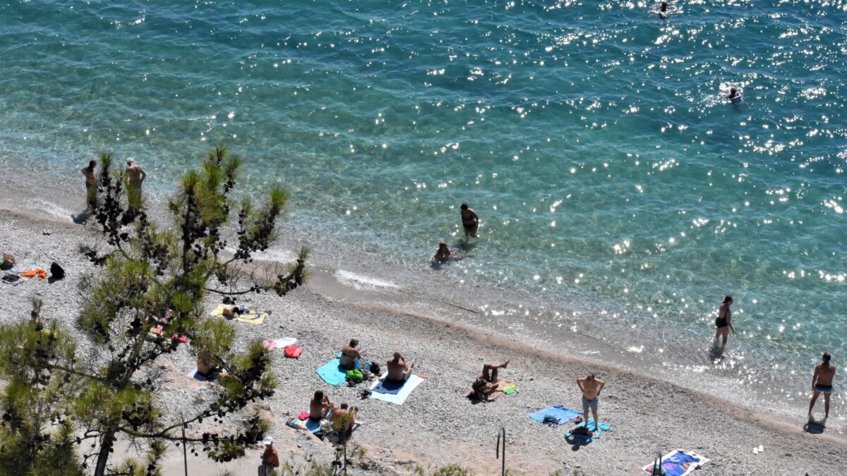 Άνθρωποι στην παραλία