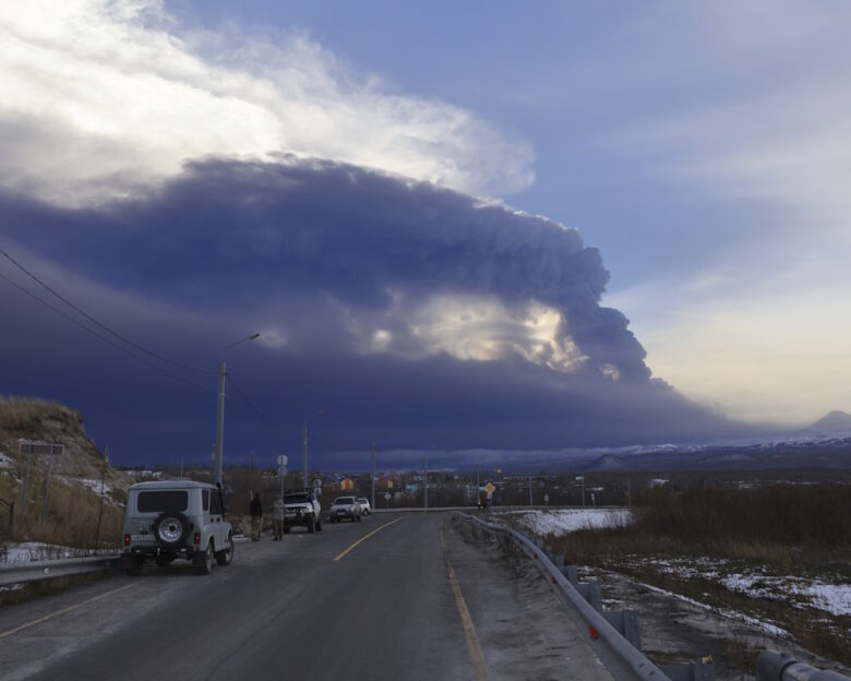 Σεισμός 8,8 Ρίχτερ στη Ρωσία: Εξερράγη το ηφαίστειο Κλιουτσεφσκόι – Στις ακτές των ΗΠΑ το τσουνάμι μετά τη Χαβάη και την Ιαπωνία