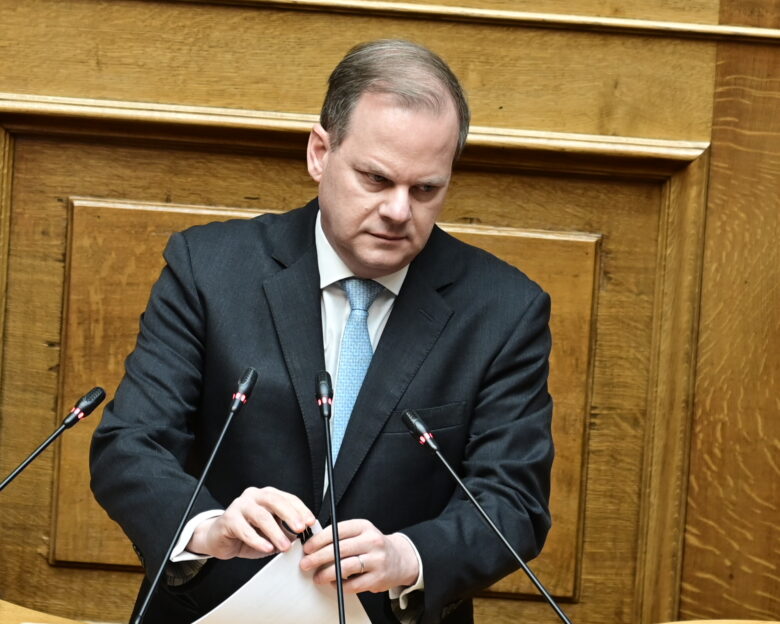 Υπόμνημα μιας σελίδας από τον Κώστα Καραμανλή στην προανακριτική για τα Τέμπη