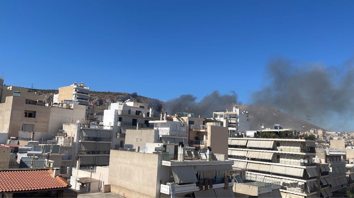 Φωτιά στο Κερατσίνι