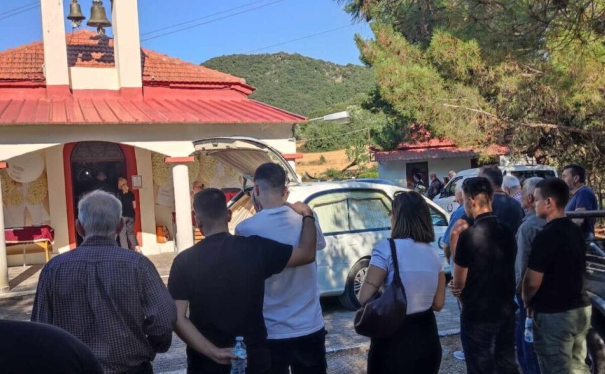 Θρήνος στην κηδεία του 21χρονου στο Αγρίνιο