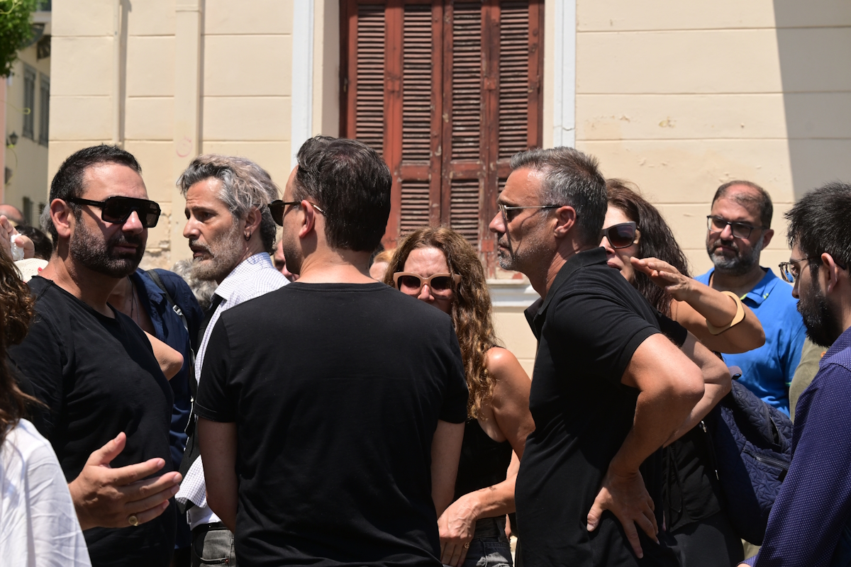 Κηδεία του ηθοποιού Γεράσιμου Μιχελή, από τον Ιερό Ναό Αγίου Νικολάου Ραγκαβά στην Αθήνα, Παρασκευή 18 Ιουλίου 2025. Ο Γεράσιμος Μιχελής, έφυγε από τη ζωή σε ηλικία 60 ετών, έπειτα από πολύχρονη πάλη με τη νόσο κινητικού νευρώνα (ALS).
(ΤΑΤΙΑΝΑ ΜΠΟΛΑΡΗ