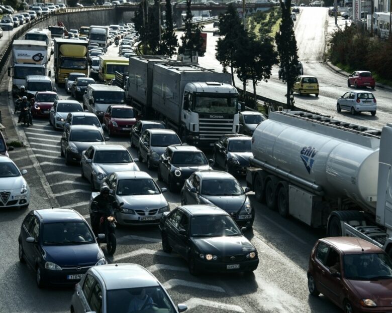 Καραμπόλα τεσσάρων οχημάτων στο Ψυχικό: Κυκλοφοριακό κομφούζιο στην άνοδο της Κηφισίας