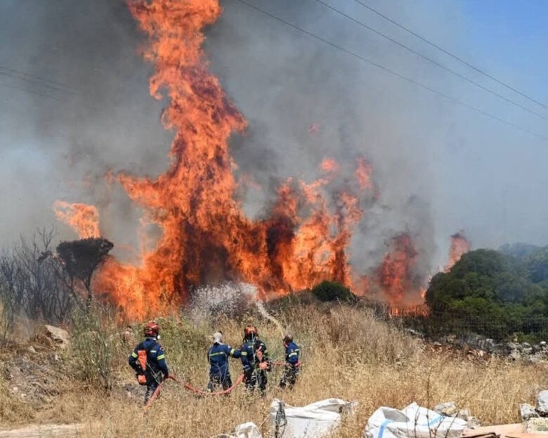 Φωτιές: Σε πύρινο κλοιό Κύθηρα, Εύβοια, Χανιά και Μεσσηνία – Μικρές διάσπαρτες εστίες στο Κρυονέρι