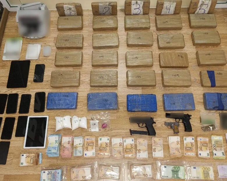 Κύκλωμα διακινούσε κοκαΐνη στο λιμάνι του Πειραιά: Συμμετείχαν λιμενεργάτες, εντοπίστηκαν κιλά 34 ναρκωτικών