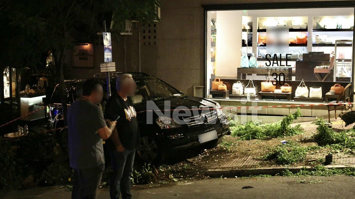 Αυτοκίνητο έπεσε σε εστιατόριο στο Κολωνάκι