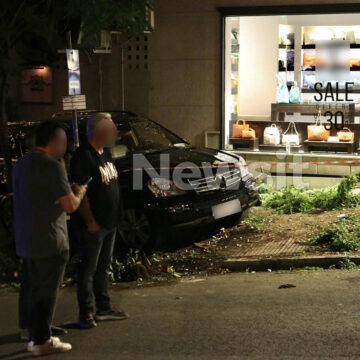 Αυτοκίνητο έπεσε σε εστιατόριο στο Κολωνάκι