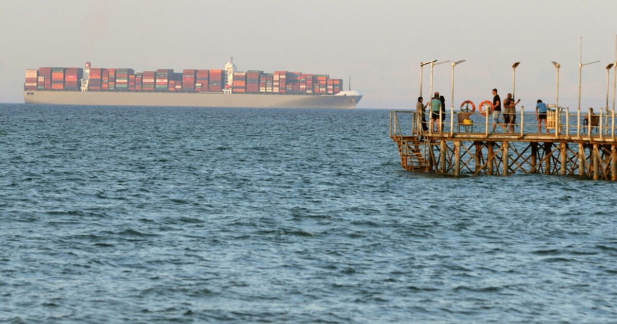 Shipment of oil pumping platform in the Gulf of Suez: 4 dead, over 15 injured