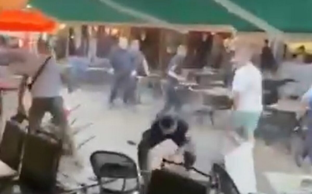 Oι οπαδοί την ώρα της σύγκρουσης