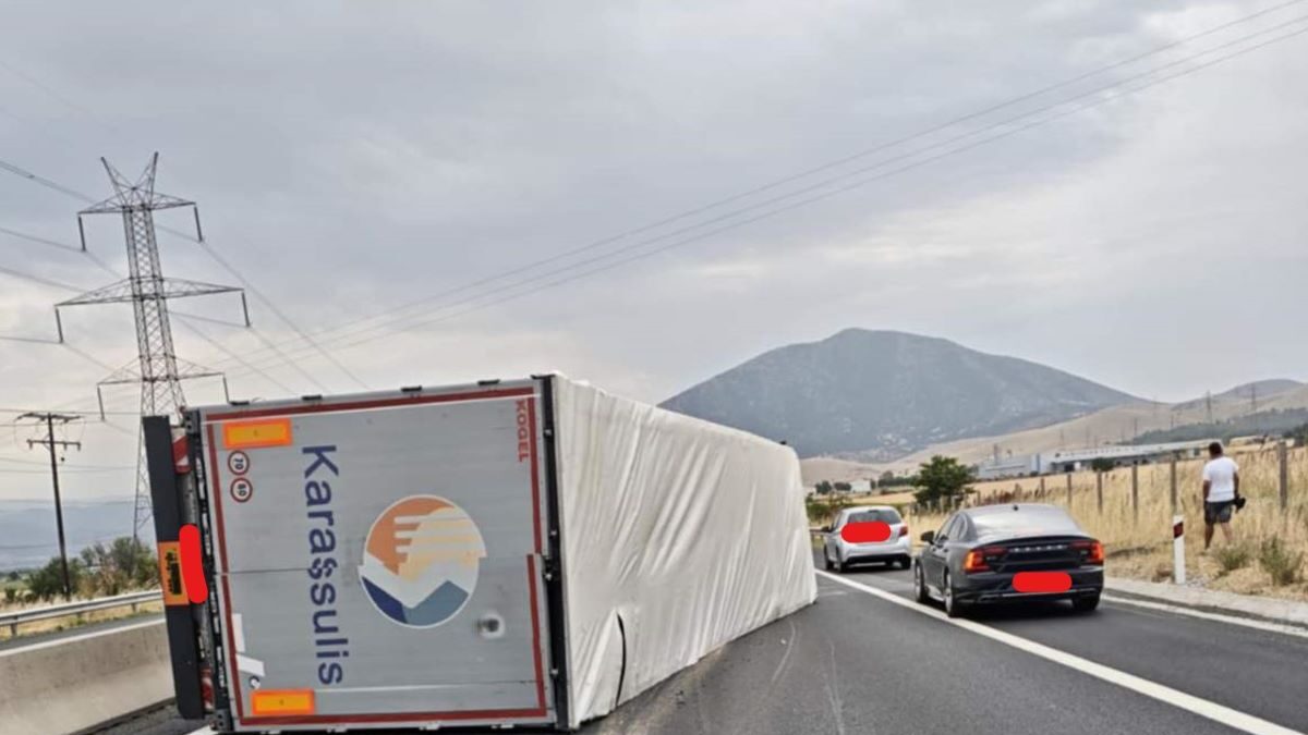 Νταλίκα «δίπλωσε» στην Εγνατία στο ύψος της Γαλάτης Κοζάνης
