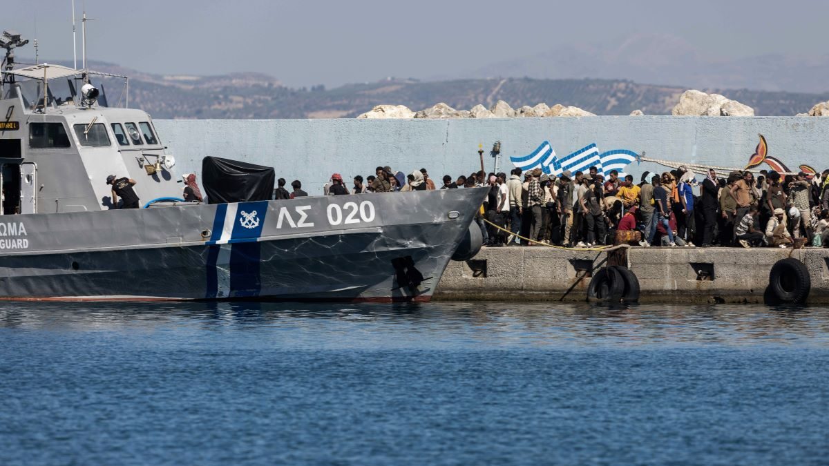 Διάσωση μεταναστών στη Γαύδο