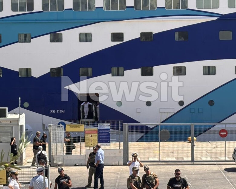 Στο Λασίθι το κρουαζιερόπλοιο με τους εκατοντάδες Ισραηλινούς – «Θερμή» υποδοχή υπέρ της Παλαιστίνης
