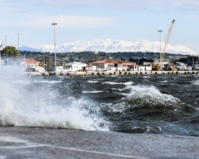 Καιρός αύριο: Ισχυροί άνεμοι έως 8 μποφόρ στο Αιγαίο – Στους 37 βαθμούς η θερμοκρασία