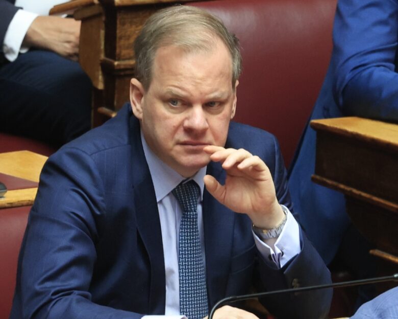 Καυτό πολιτικό φίνις μέχρι να κλείσει η Βουλή την 1η Αυγούστου  στις 22/7 ο Καραμανλής παίρνει φύλλο πορείας για το Δικαστικό Συμβούλιο για τα Τέμπη  μετά την ΔΕΘ τον Σεπτέμβριο η πρώτη συνεδρίαση της Εξεταστικής για τον ΟΠΕΚΕΠΕ  τι γίνεται με τον Λοβέρδο;