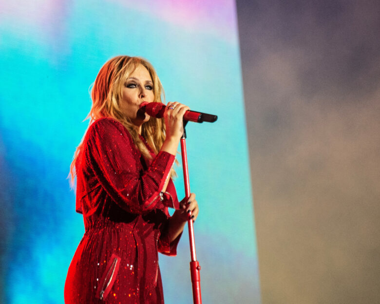 H Kylie Minogue μάγεψε το ελληνικό κοινό με ένα εντυπωσικό σόου στην Πλατεία Νερού