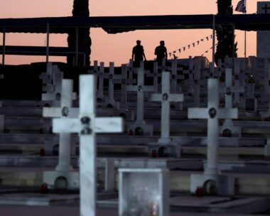 Τάφοι πεσόντων στην τουρκική εισβολή στο κοιμητήριο της Μακεδονίτισσας στη Λευκωσία