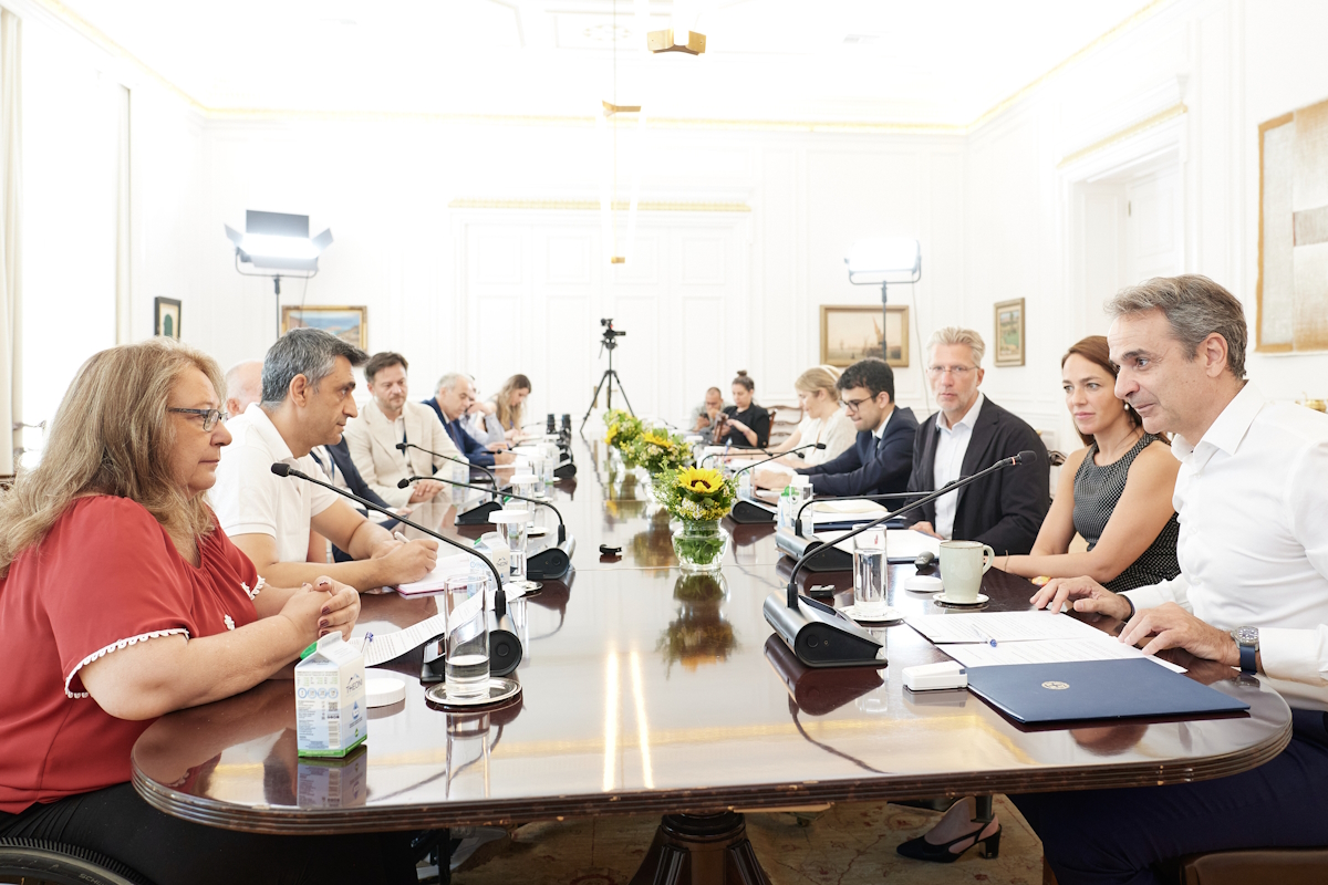 Συνάντηση του Πρωθυπουργού με εκπροσώπους ΑμεΑ για το πρόγραμμα «Προσβασιμότητα κατ' οίκον»