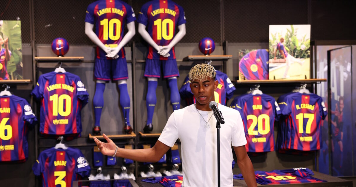 Lamin Yamal took the legendary “No10” in Barcelona