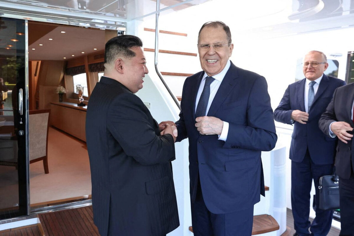 Σεργκέι Λαβρόφ και Κιμ Γιονγκ Ουν
