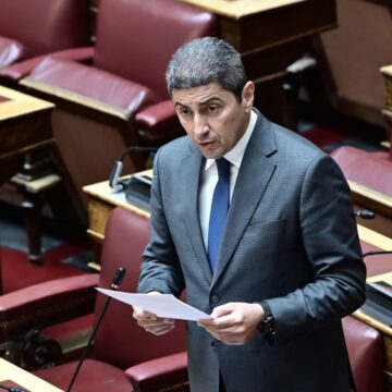 Ο Λευτέρης Αυγενάκης στη Βουλή