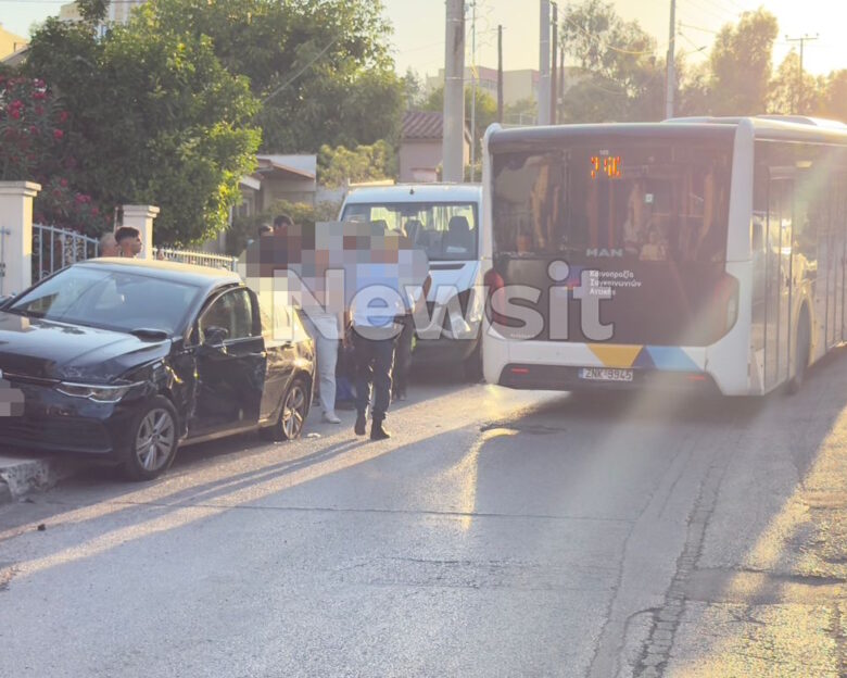 Μενίδι: Λεωφορείο έπεσε σε κολώνα δίπλα σε ταβέρνα της περιοχής – Ο οδηγός ξέχασε το χειρόφρενο