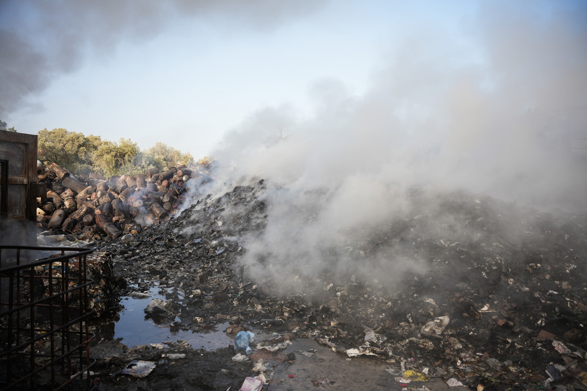 Πυρκαγιά σε επιχείρηση ανακύκλωσης στο χωριό Παναγιούδα στο νησί της Λέσβου
