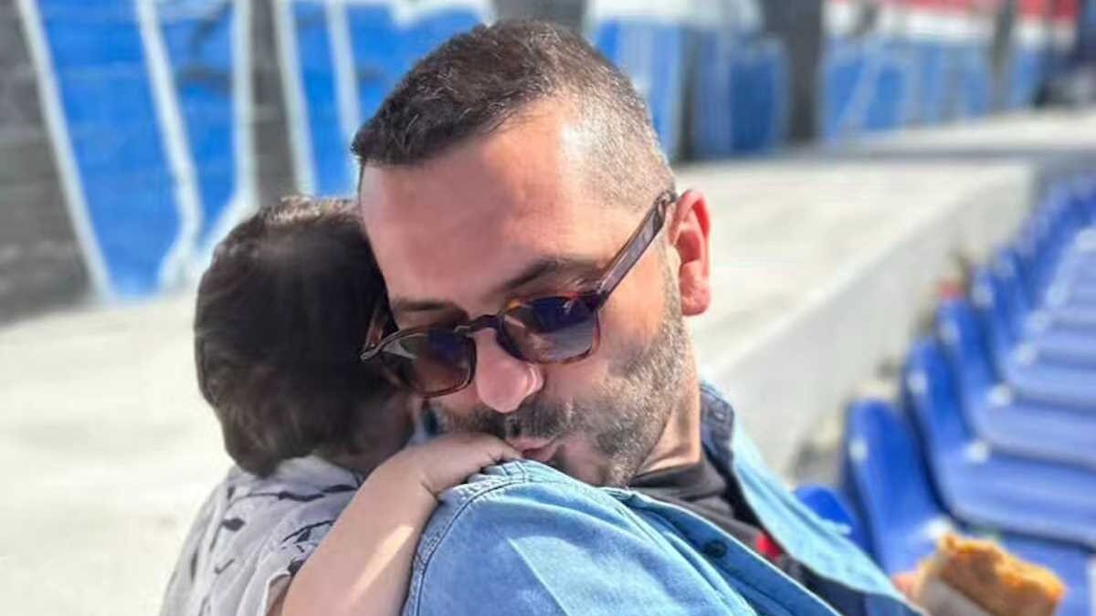 Λεωνίδας Κουτσόπουλος: Παιχνίδια με τον γιο του στην παραλία μετά το τέλος του MasterChef