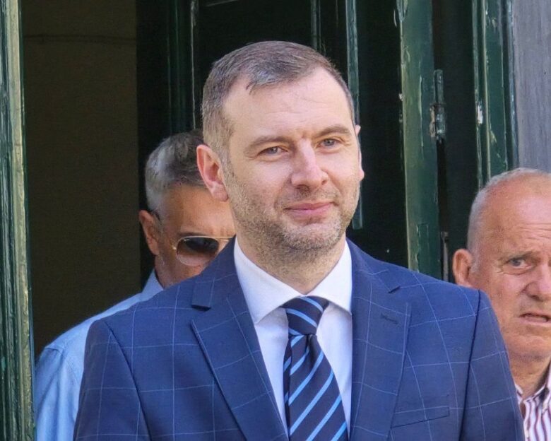 Ο Δημήτρης Μαρέδης καταδικάστηκε σε δυο χρόνια με αναστολή για απόπειρα εκβιασμού της βουλευτή της ΝΔ Ζέττας Μακρή