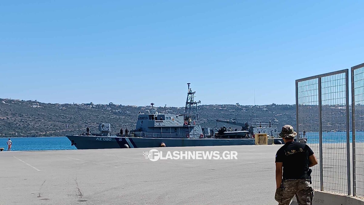 Οι μετανάστες καταφτάνουν στο λιμάνι της Σούδας