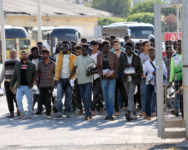 Θάνος Πλεύρης στη Daily Mail για το μεταναστευτικό: «Δεν είμαστε πια ξενοδοχείο, μην έρχεστε στην Ελλάδα»
