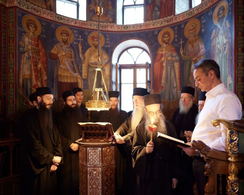 Κυριάκος Μητσοτάκης στο Άγιο Όρος: Η διανυκτέρευση μαζί με τον γιο του Κωνσταντίνο στην Ιερά Μονή Σίμωνος Πέτρας