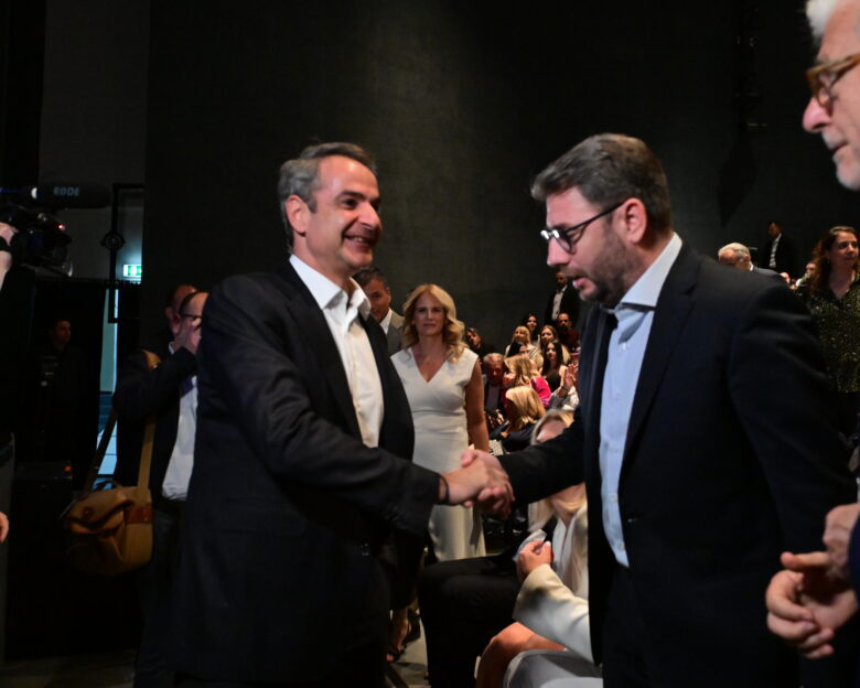 Κόντρα κυβέρνησης ΠΑΣΟΚ για ΟΠΕΚΕΠΕ: «Καλύπτετε κύκλωμα κομματαρχών» – «Διαβάζετε τα δημοσιεύματα όπως σας βολεύει»
