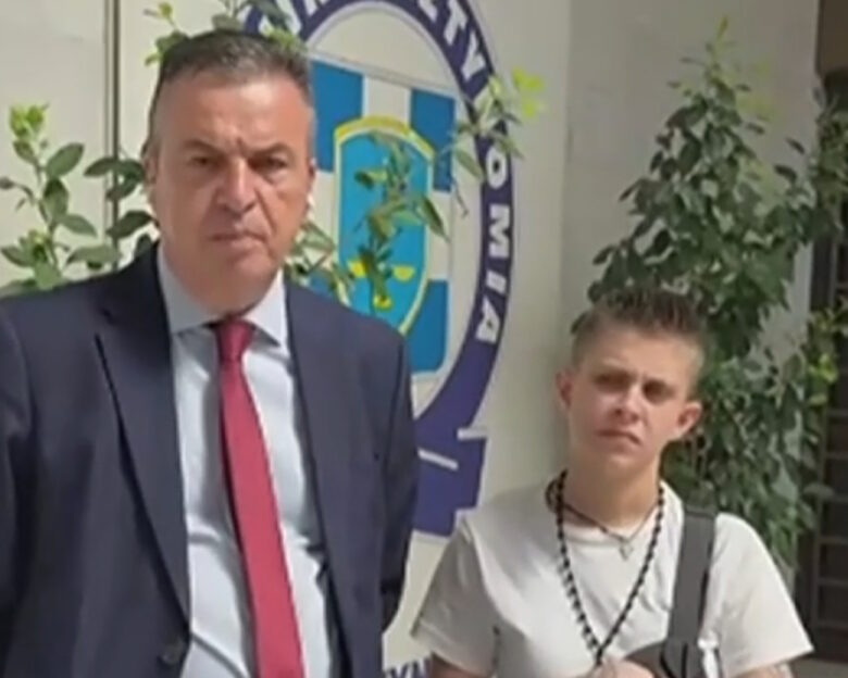 Η Ειρήνη Μουρτζούκου στη ΓΑΔΑ με τον νέο της δικηγόρο: «Είμαι αθώα, δεν έχω πειράξει κανένα από τα παιδιά»