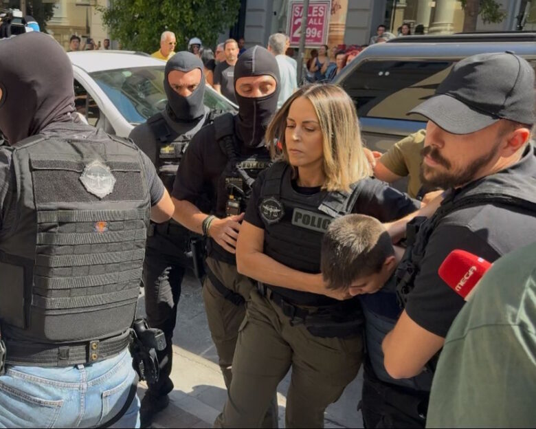 Ειρήνη Μουρτζούκου: Έφτασε στην Πάτρα για την απολογία της – Αυστηρά μέτρα ασφαλείας στο δικαστικό μέγαρο