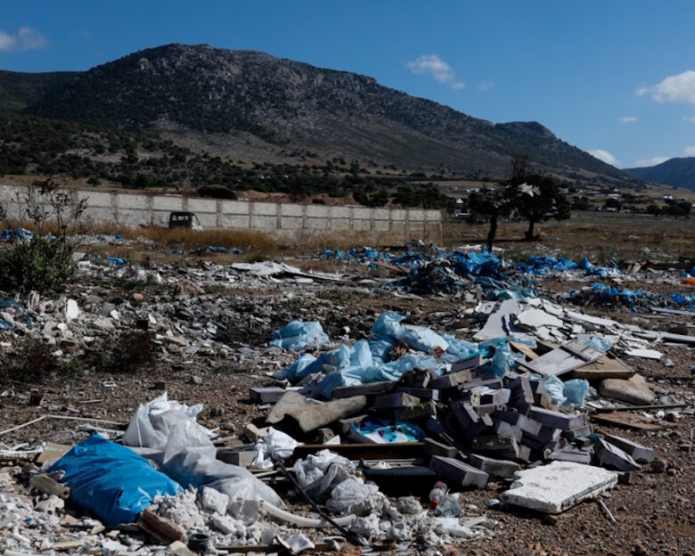 Χαλκιδική: Πετούσαν μπάζα και επικίνδυνα απόβλητα σε παλιό λατομείο – Τέσσερις συλλήψεις