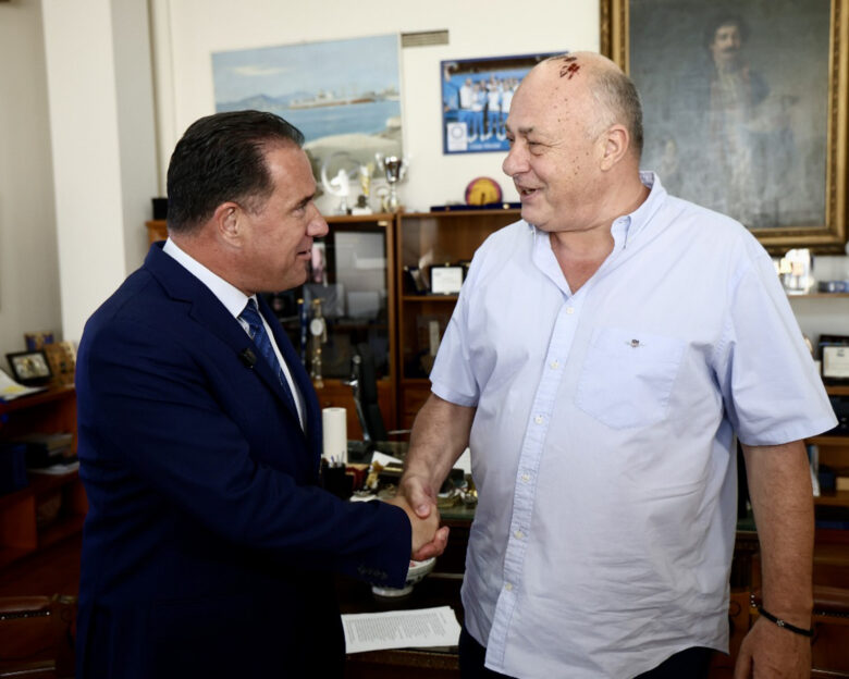 Άδωνις Γεωργιάδης και Αχιλλέας Μπέος σε έναν ιδιαίτερο διάλογο – «Είσαι ο Ρονάλντο» του είπε ο δήμαρχος Βόλου
