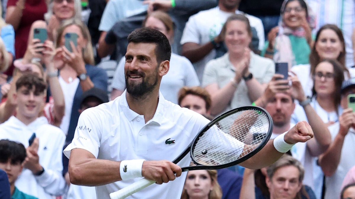 Ο... 100άρης Νόβακ Τζόκοβιτς στο Wimbledon (ΦΩΤΟ REUTERS