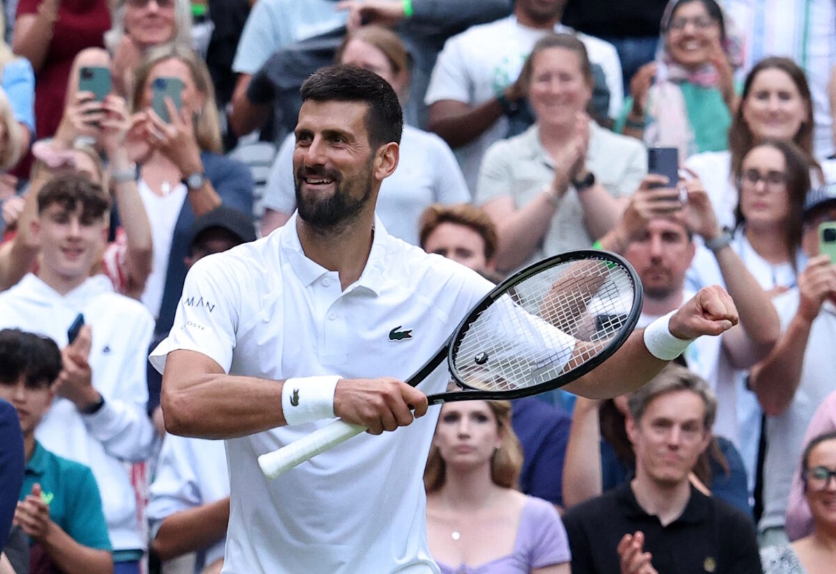 Ο... 100άρης Νόβακ Τζόκοβιτς στο Wimbledon (ΦΩΤΟ REUTERS