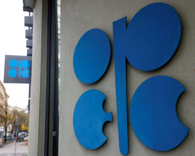 Πτώση 1% στις τιμές πετρελαίου μετά την απόφαση του ΟΠΕΚ να αυξήσει την παραγωγή τον Αύγουστο