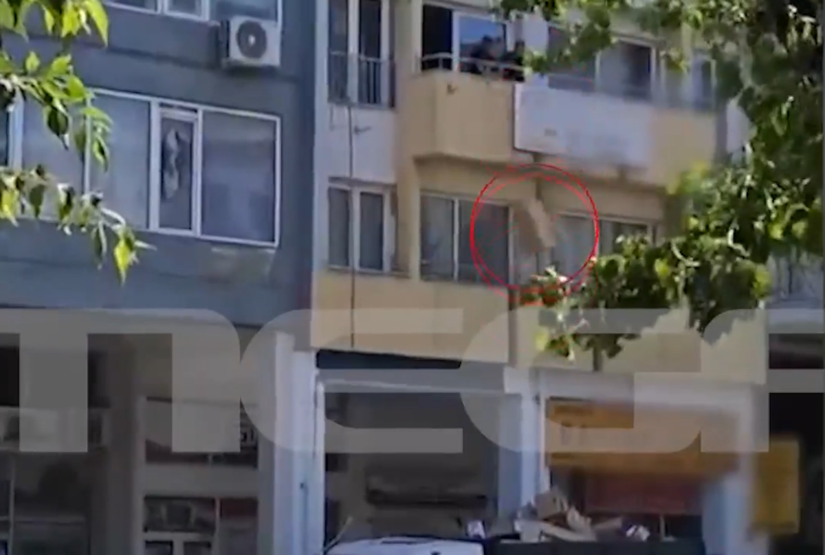 Στην ανακύκλωση κούτες με έγγραφα του ΟΠΕΚΕΠΕ στη Θεσσαλονίκη – Τις πετούσαν από το μπαλκόνι