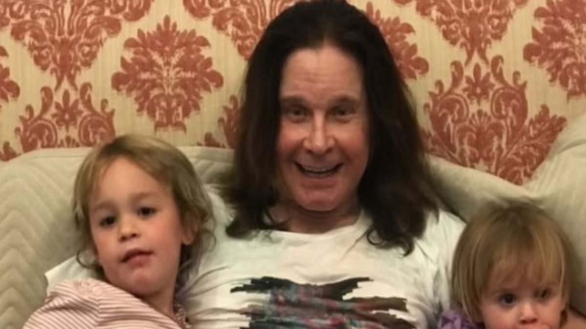 Ο Ozzy Osbourne με δυο από τα εγγόνια του