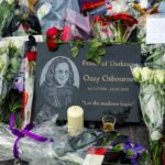 Η εικόνα του Ozzy Osbourne «πνιγμένη» στα λουλούδια στην Navigation Street, στο Μπέρμιγχαμ