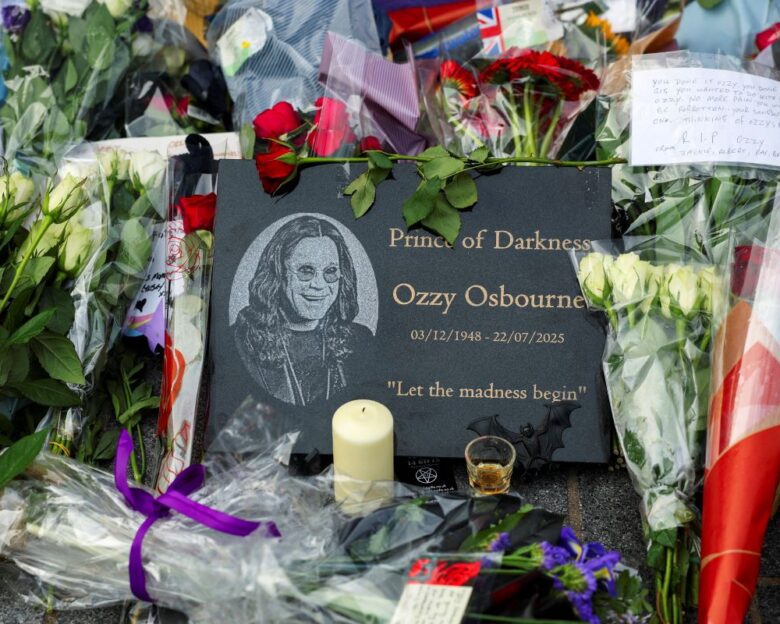 Ozzy Osbourne: Το Μπέρμιγχαμ αποχαιρετά τον «Πρίγκιπα του Σκότους» – Live η κηδεία, χιλιάδες fans στην πομπή
